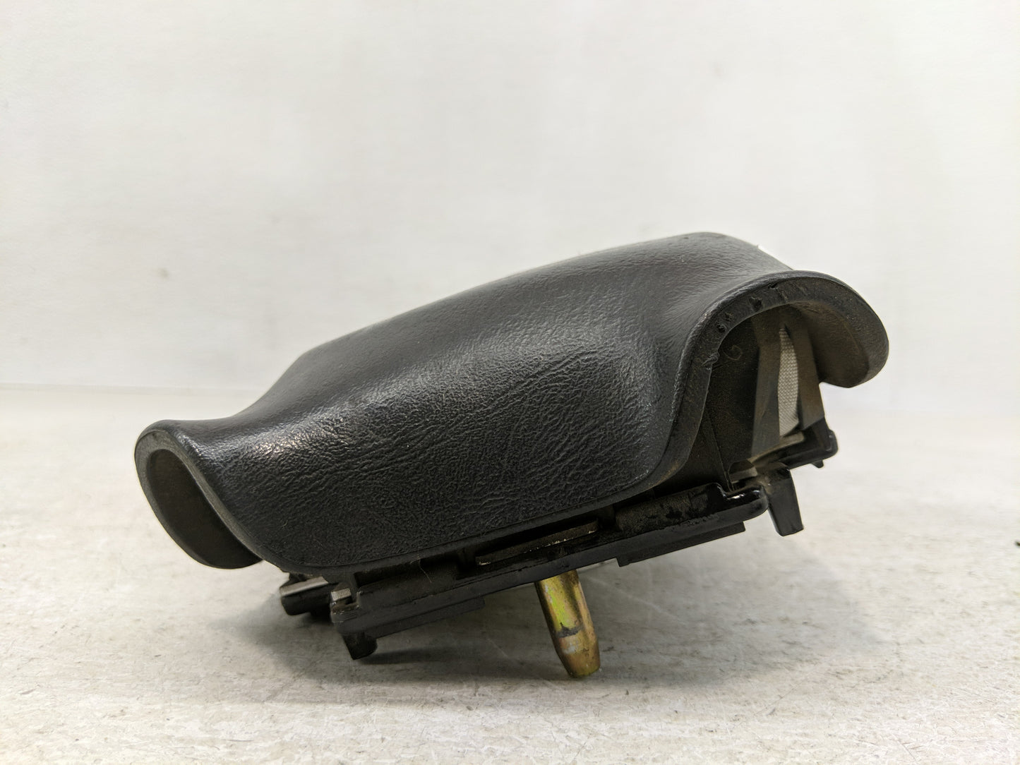 1998-1999 Gmc Safari Air Bag Driver Left Steering Wheel Mounted Fits Fits 1998 1999 OEM Used Auto Parts - Oemusedautoparts1.