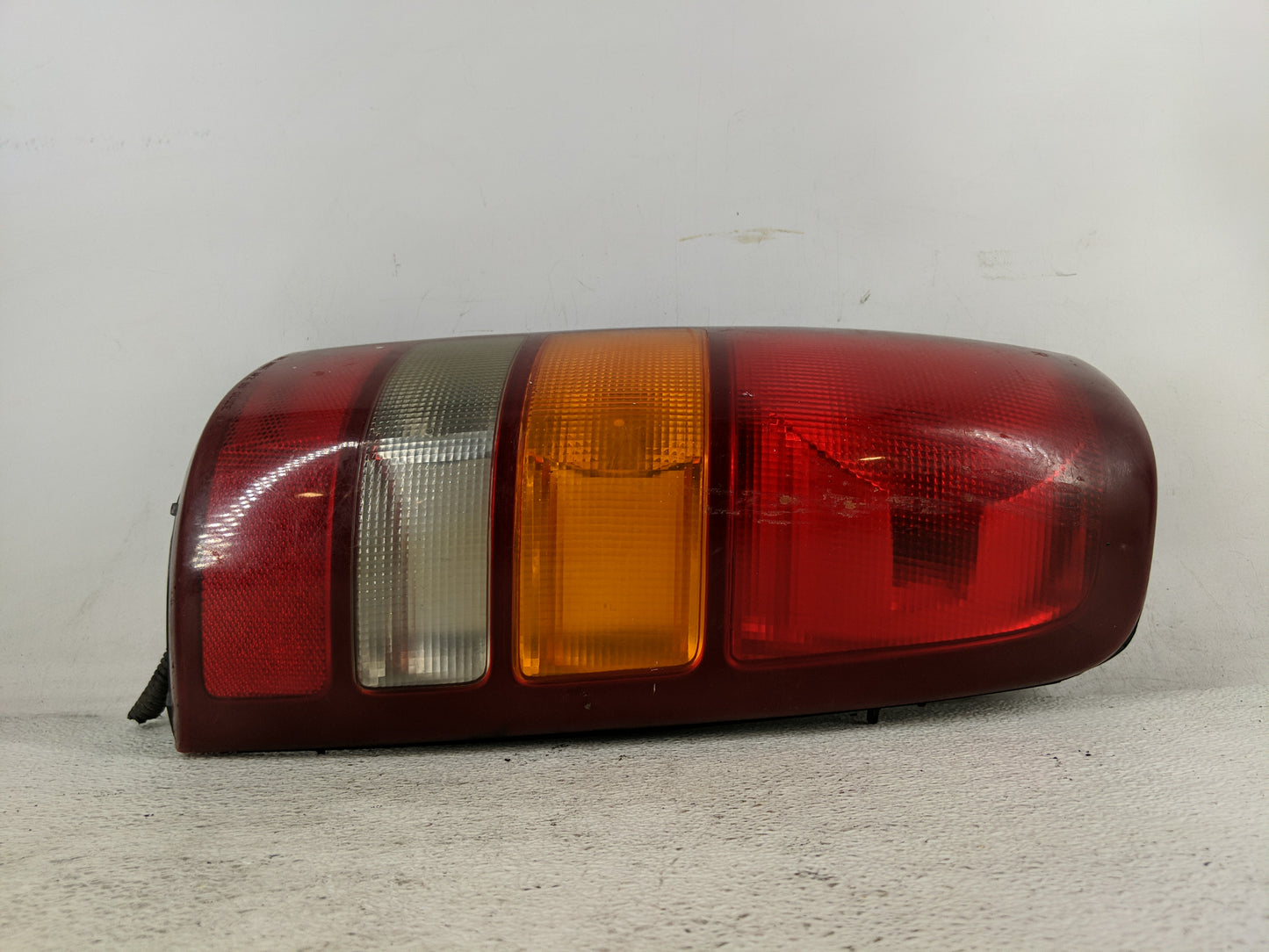 1999-2003 Gmc Sierra 1500 Tail Light Assembly Passenger Right OEM Fits Fits 1999 2000 2001 2002 2003 OEM Used Auto Parts - O