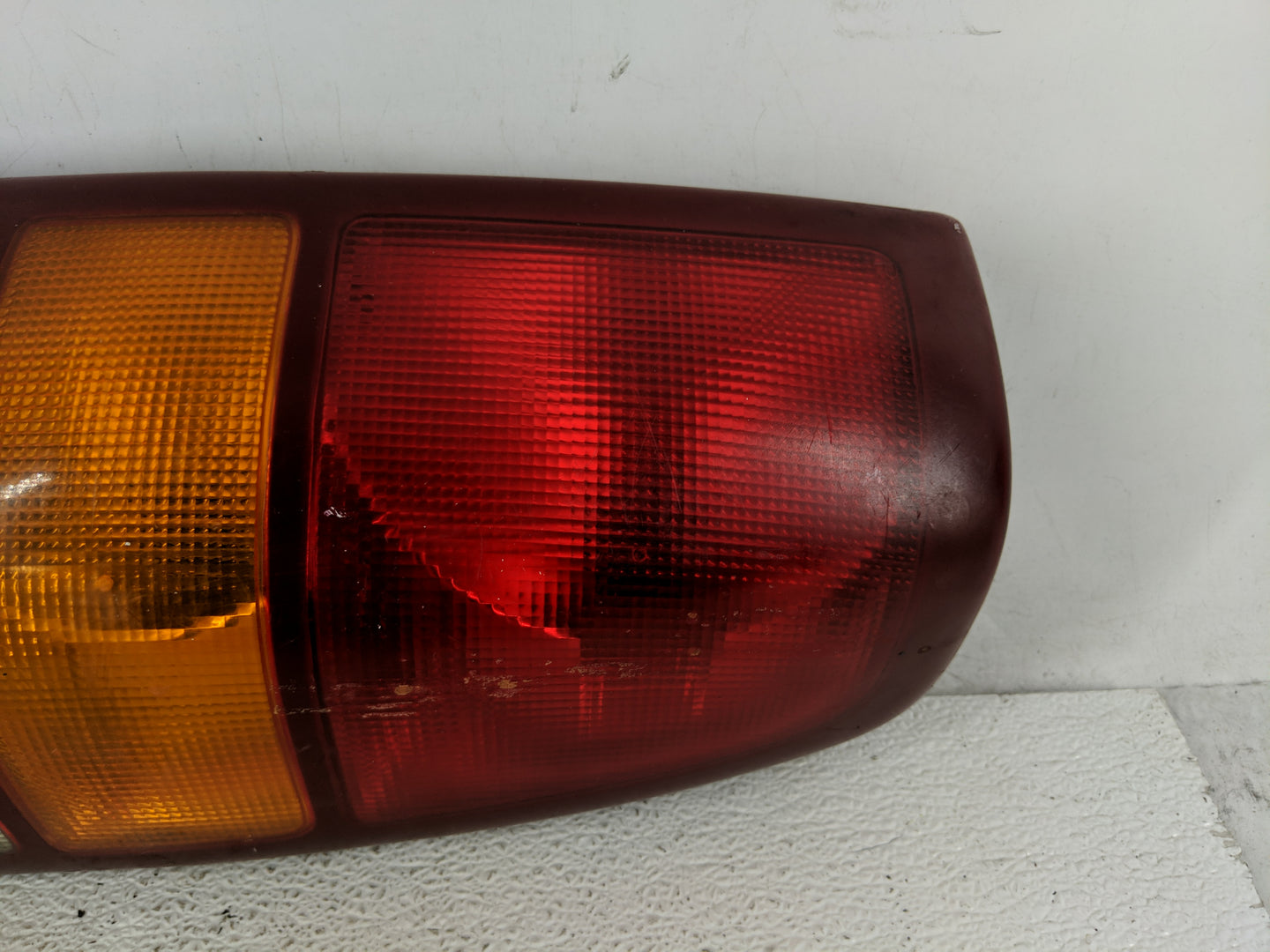 1999-2003 Gmc Sierra 1500 Tail Light Assembly Passenger Right OEM Fits Fits 1999 2000 2001 2002 2003 OEM Used Auto Parts - O