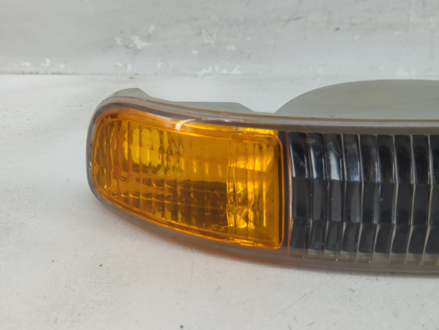 1999-2004 Gmc Sierra 2500 Driver Left Oem Front Light Lamp - Oemusedautoparts1.com