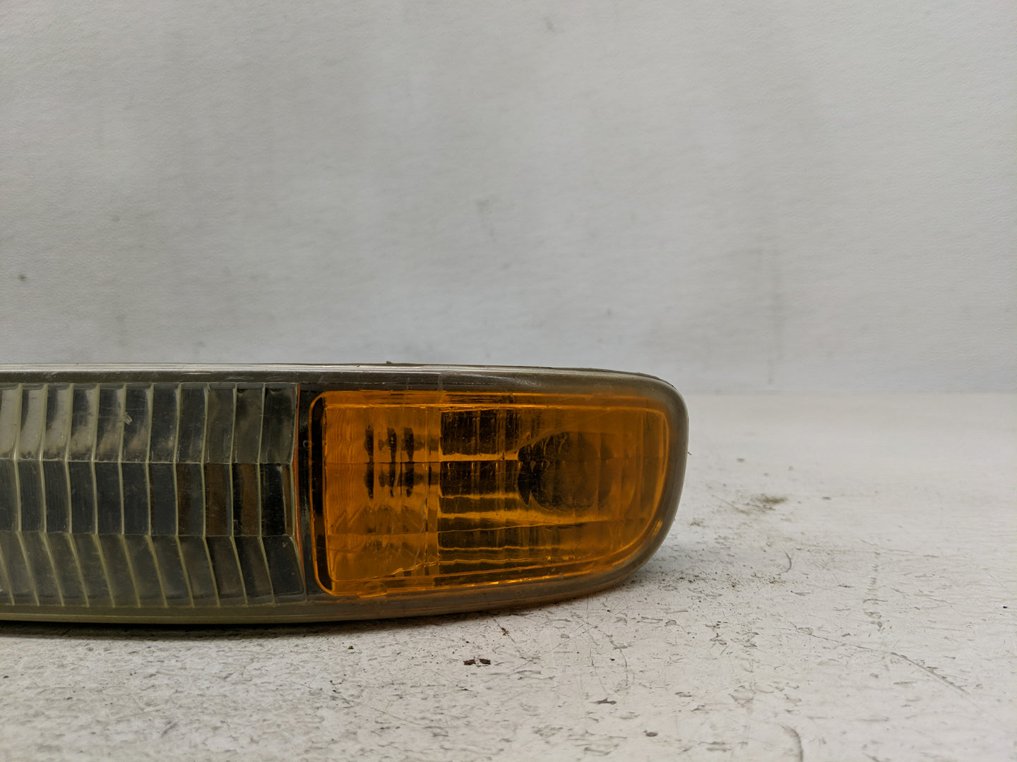 1999-2004 Gmc Sierra 2500 Driver Left Oem Front Light Lamp - Oemusedautoparts1.com