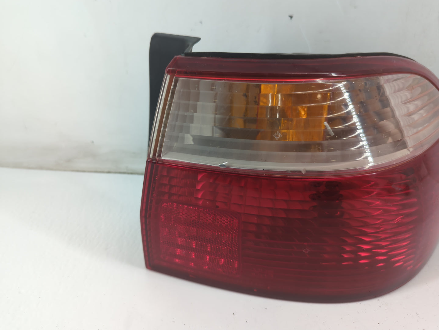 1998-2002 Honda Accord Tail Light Assembly Driver Left OEM Fits Fits 1998 1999 2000 2001 2002 OEM Used Auto Parts - Oemuseda