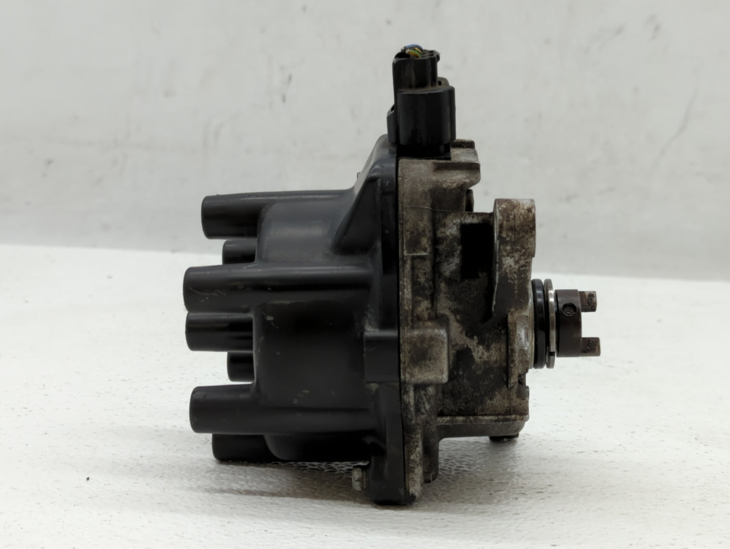 1999 Honda Accord Engine Ignition Distributor OEM P/N:D6P96-01 Fits OEM Used Auto Parts - Oemusedautoparts1.com