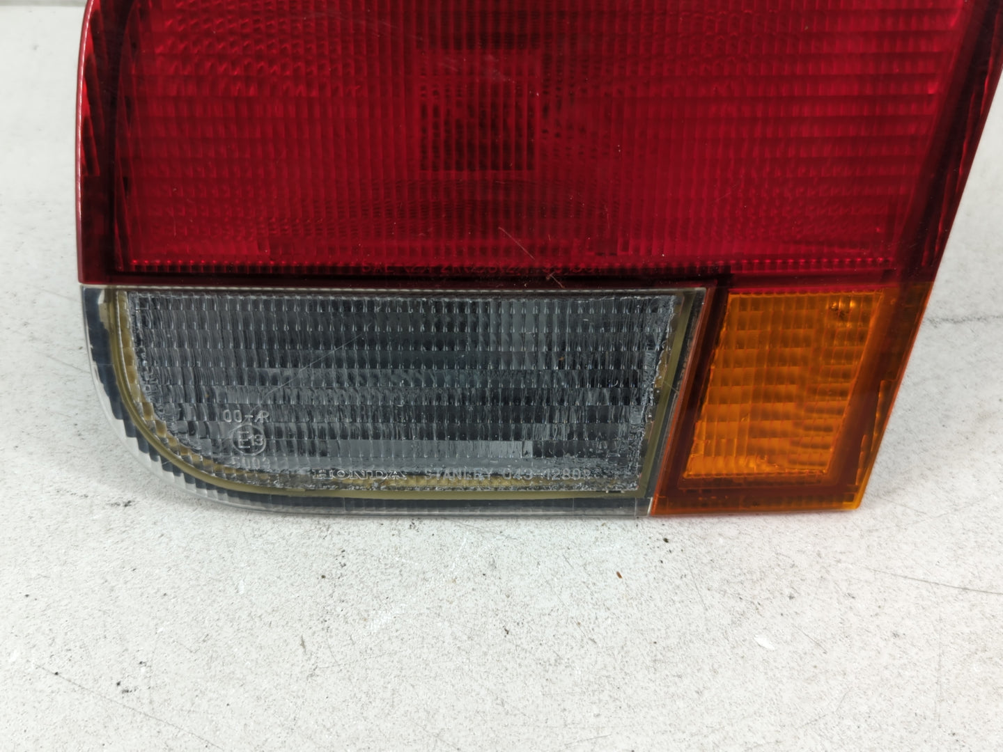 1999-2000 Honda Civic Tail Light Assembly Driver Left OEM P/N:043-1280 Fits Fits 1999 2000 OEM Used Auto Parts - Oemusedauto