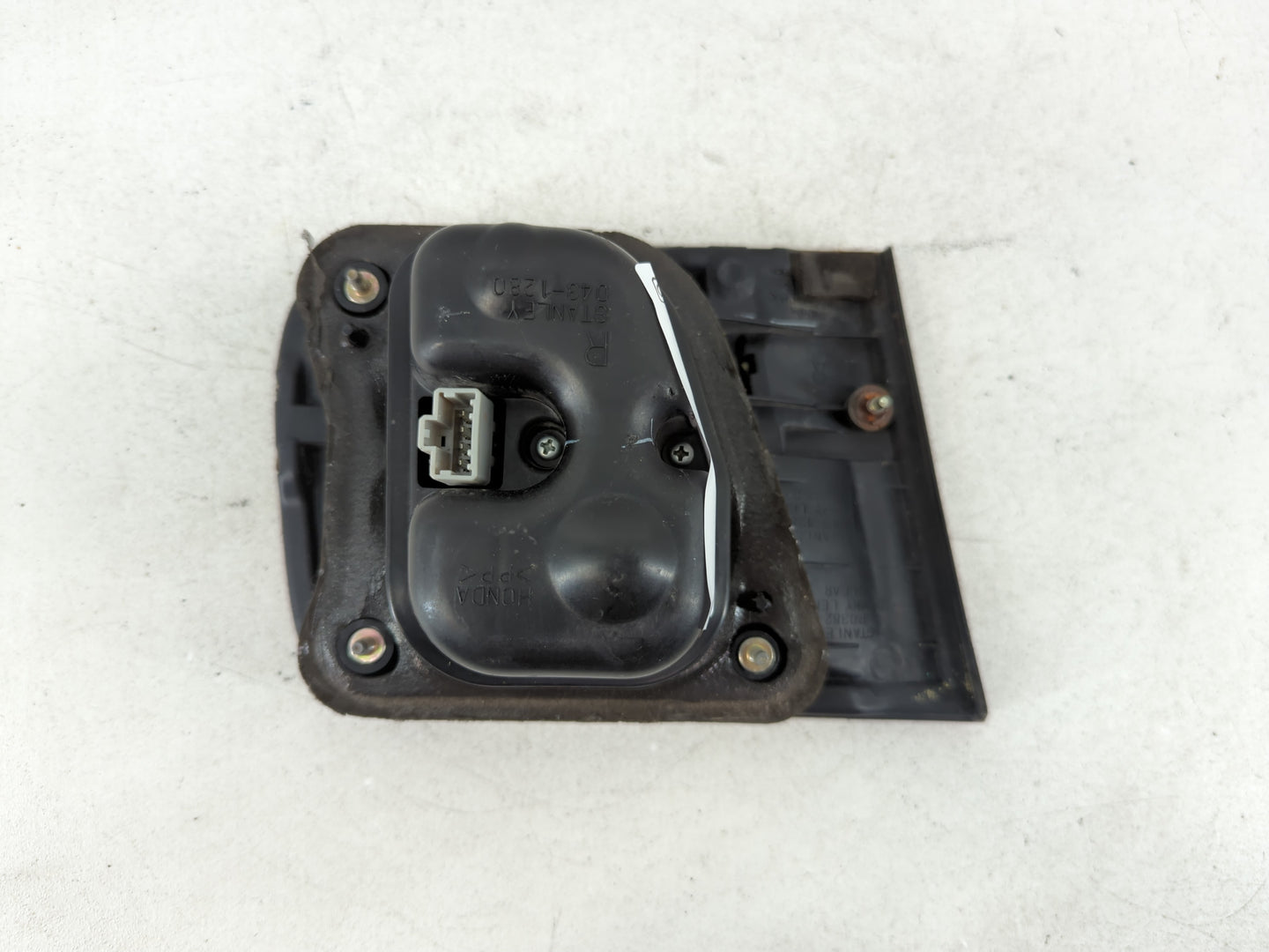 1999-2000 Honda Civic Tail Light Assembly Driver Left OEM P/N:043-1280 Fits Fits 1999 2000 OEM Used Auto Parts - Oemusedauto