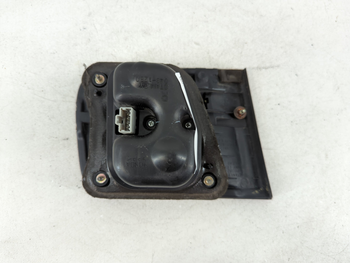 1999-2000 Honda Civic Tail Light Assembly Driver Left OEM P/N:043-1280 Fits Fits 1999 2000 OEM Used Auto Parts - Oemusedauto