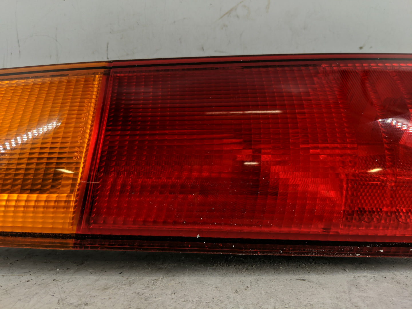 1999 Honda Cr-V Tail Light Assembly Driver Left OEM P/N:043-2200 Fits OEM Used Auto Parts - Oemusedautoparts1.com