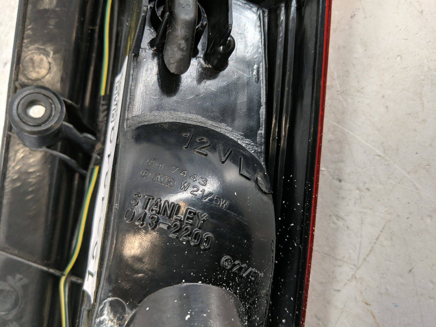 1999 Honda Cr-V Tail Light Assembly Driver Left OEM P/N:043-2200 Fits OEM Used Auto Parts - Oemusedautoparts1.com