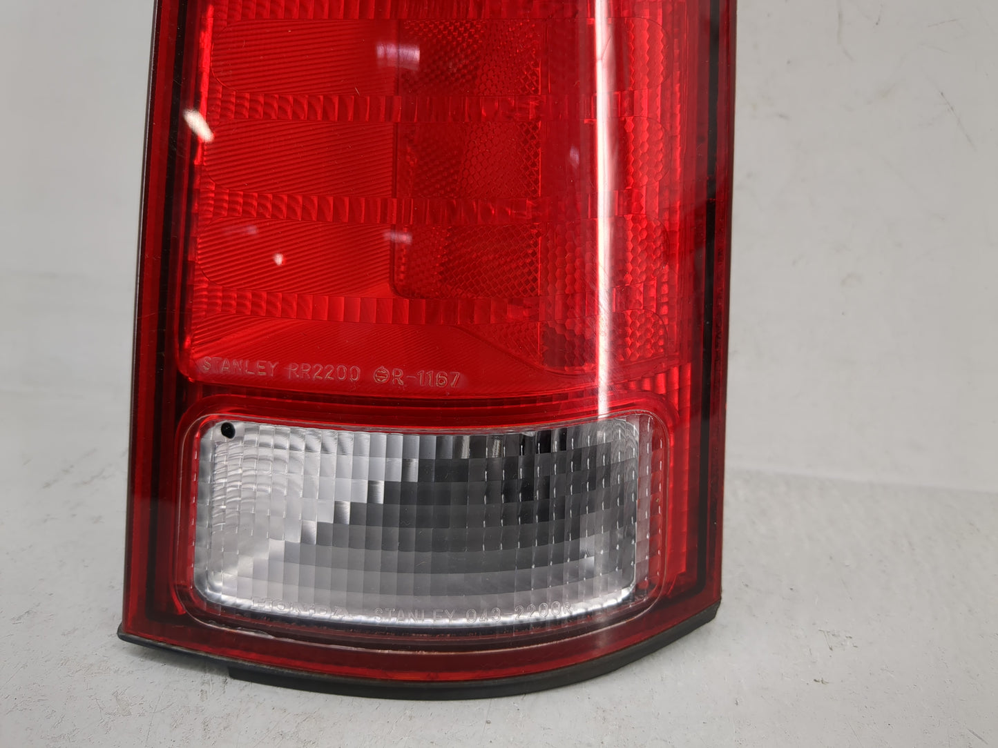 1999 Honda Cr-V Tail Light Assembly Passenger Right OEM P/N:043-2200 Fits OEM Used Auto Parts - Oemusedautoparts1.com