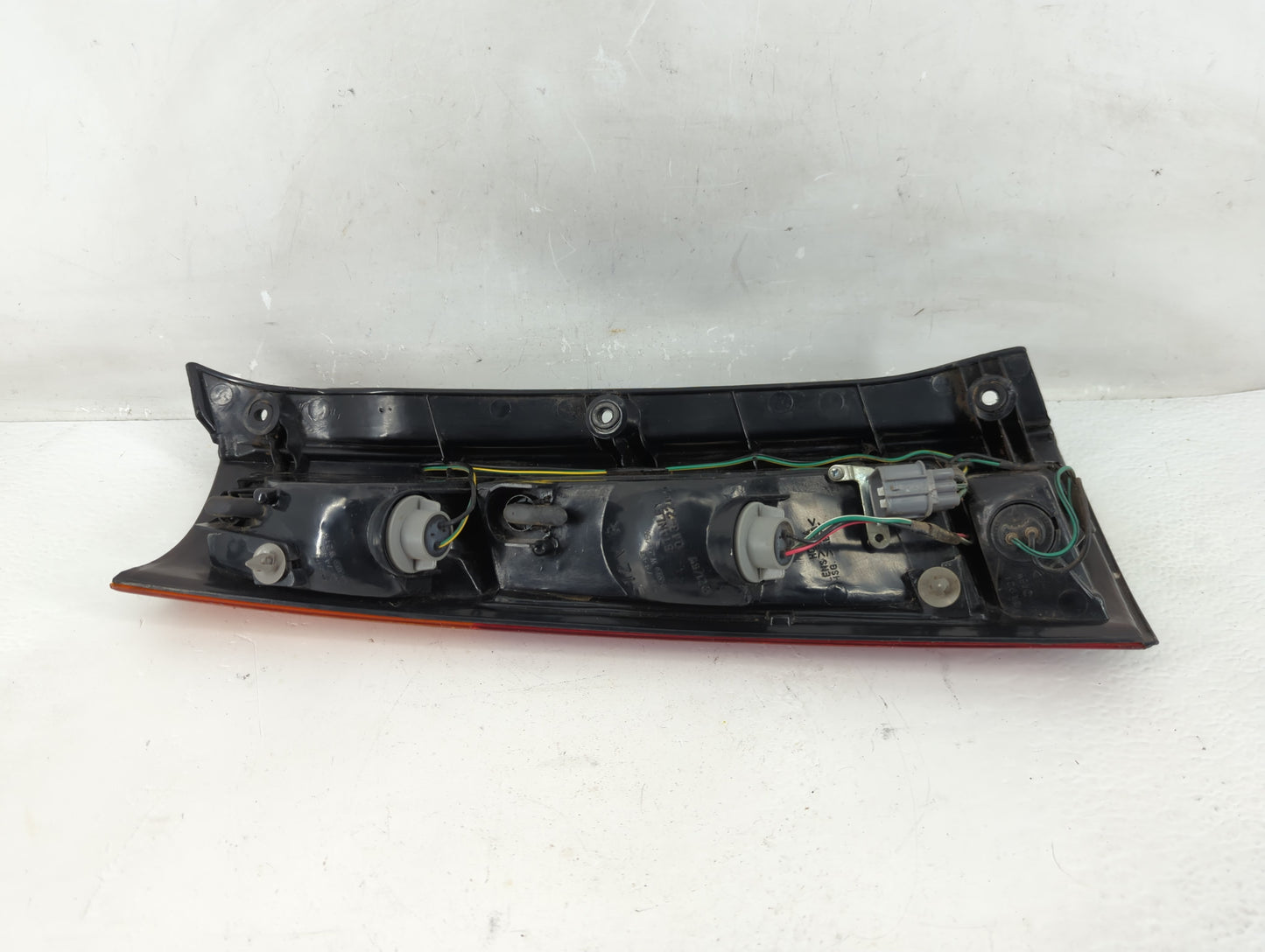 1999 Honda Cr-V Tail Light Assembly Passenger Right OEM P/N:043-2200 Fits OEM Used Auto Parts - Oemusedautoparts1.com