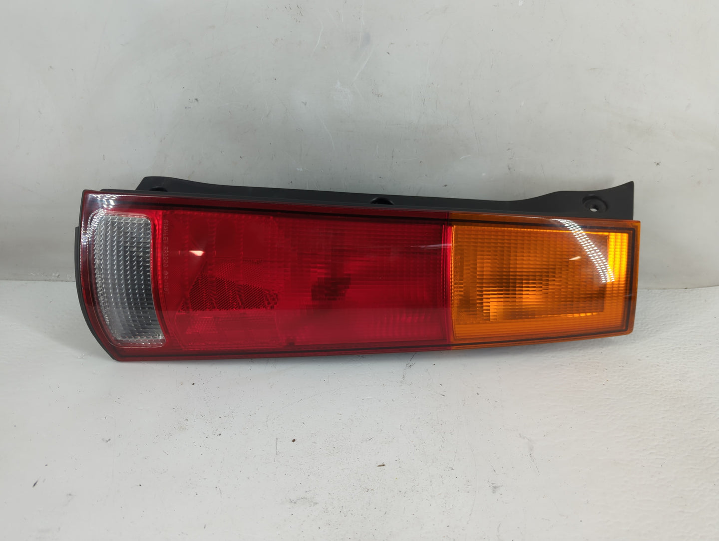 1999 Honda Cr-V Tail Light Assembly Passenger Right OEM P/N:043-2200 Fits OEM Used Auto Parts - Oemusedautoparts1.com