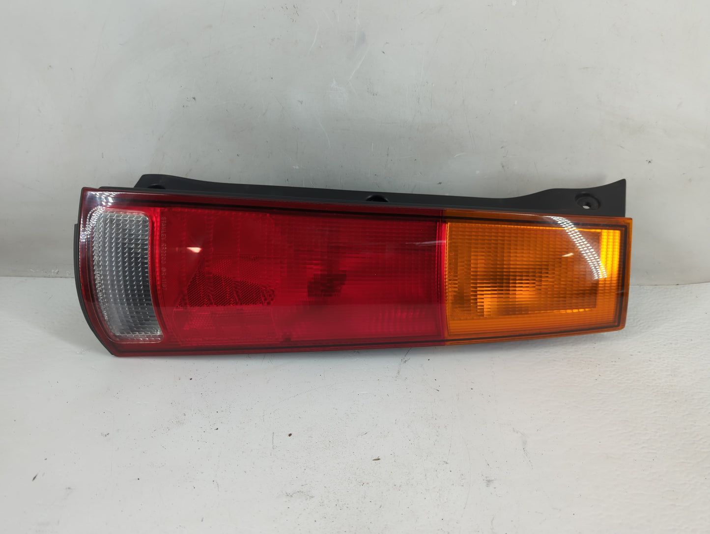 1999 Honda Cr-V Tail Light Assembly Passenger Right OEM P/N:043-2200 Fits OEM Used Auto Parts - Oemusedautoparts1.com