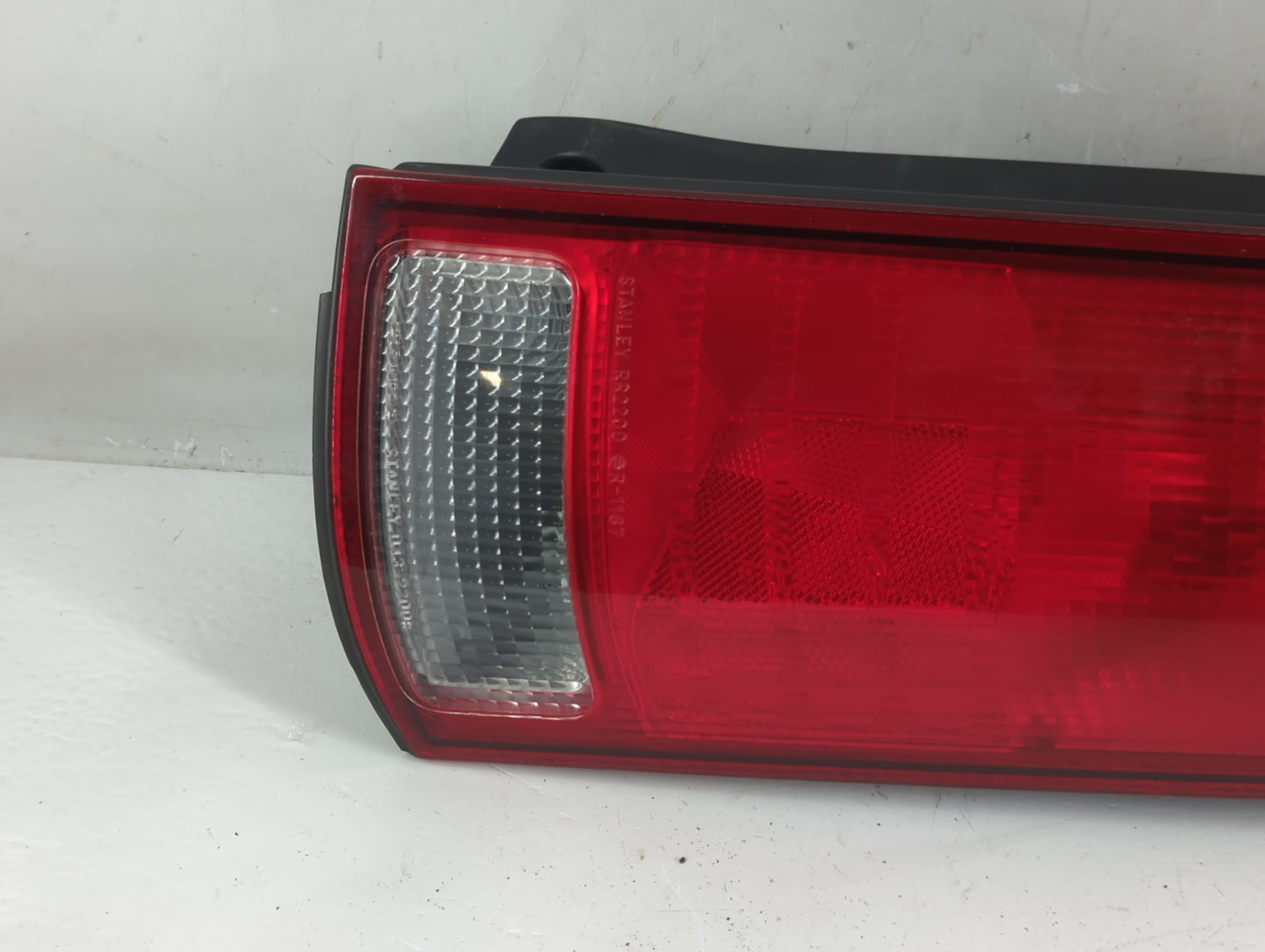 1999 Honda Cr-V Tail Light Assembly Passenger Right OEM P/N:043-2200 Fits OEM Used Auto Parts - Oemusedautoparts1.com