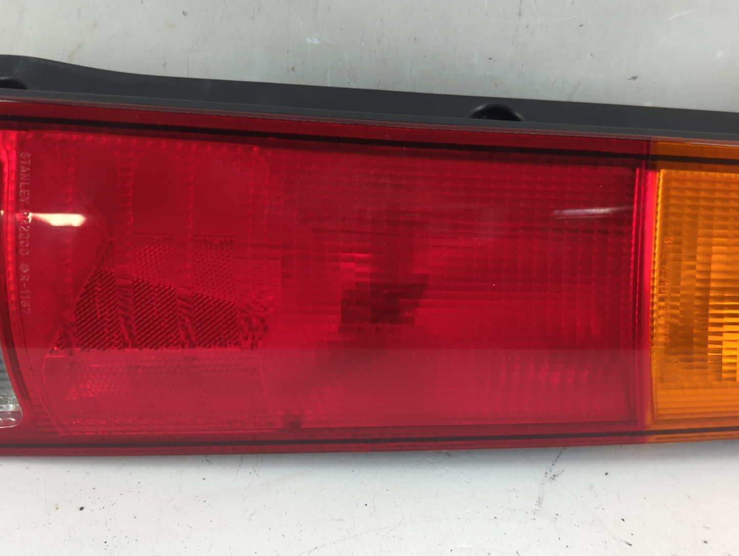1999 Honda Cr-V Tail Light Assembly Passenger Right OEM P/N:043-2200 Fits OEM Used Auto Parts - Oemusedautoparts1.com