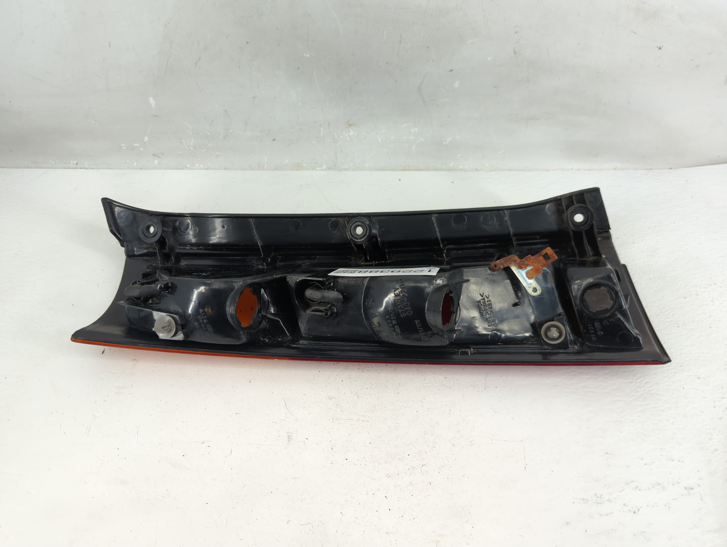1999 Honda Cr-V Tail Light Assembly Passenger Right OEM P/N:043-2200 Fits OEM Used Auto Parts - Oemusedautoparts1.com