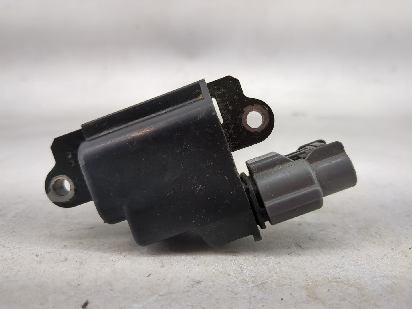 1996-1999 Infiniti I30 Ignition Coil Igniter Pack 1482528 - Oemusedautoparts1.com