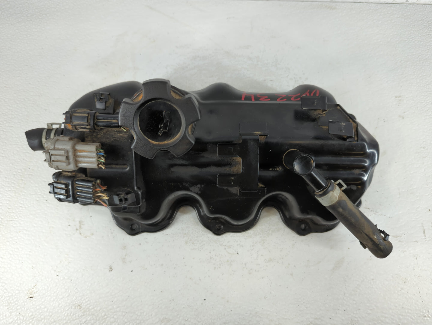 1999 Infiniti Qx4 Driver Left Cylinder Head Valve Cover Fits OEM Used Auto Parts - Oemusedautoparts1.com