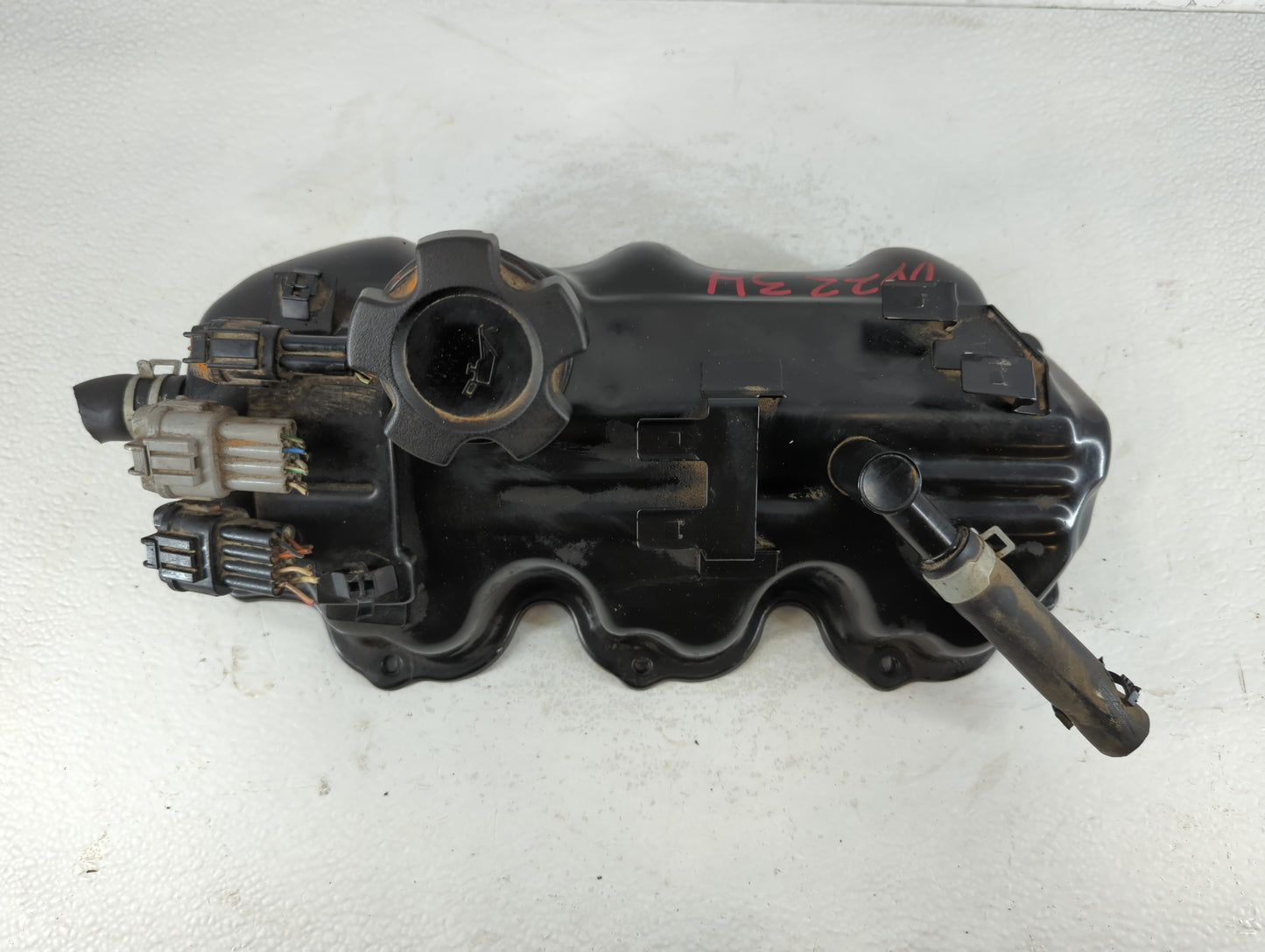 1999 Infiniti Qx4 Driver Left Cylinder Head Valve Cover Fits OEM Used Auto Parts - Oemusedautoparts1.com