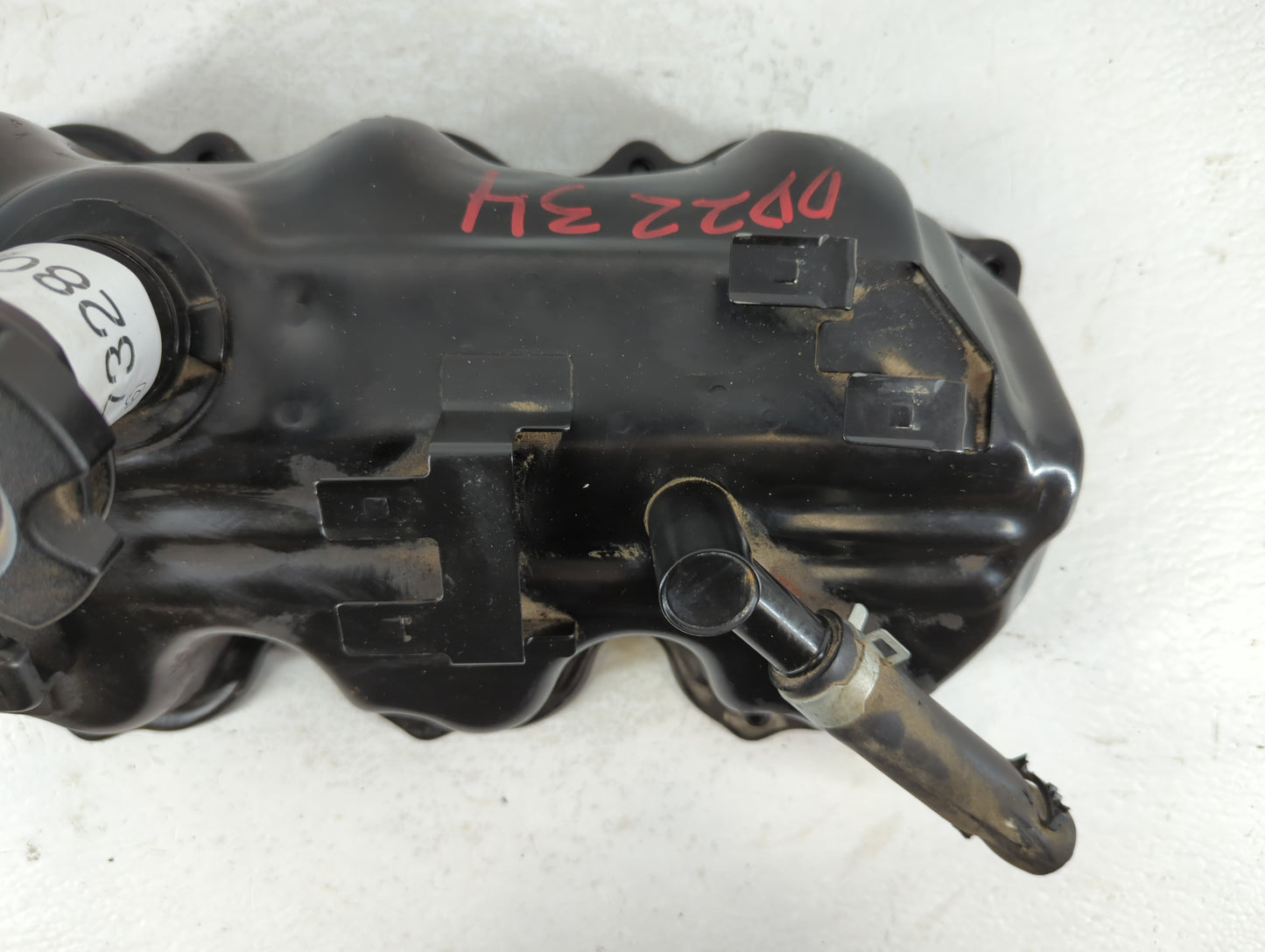 1999 Infiniti Qx4 Driver Left Cylinder Head Valve Cover Fits OEM Used Auto Parts - Oemusedautoparts1.com