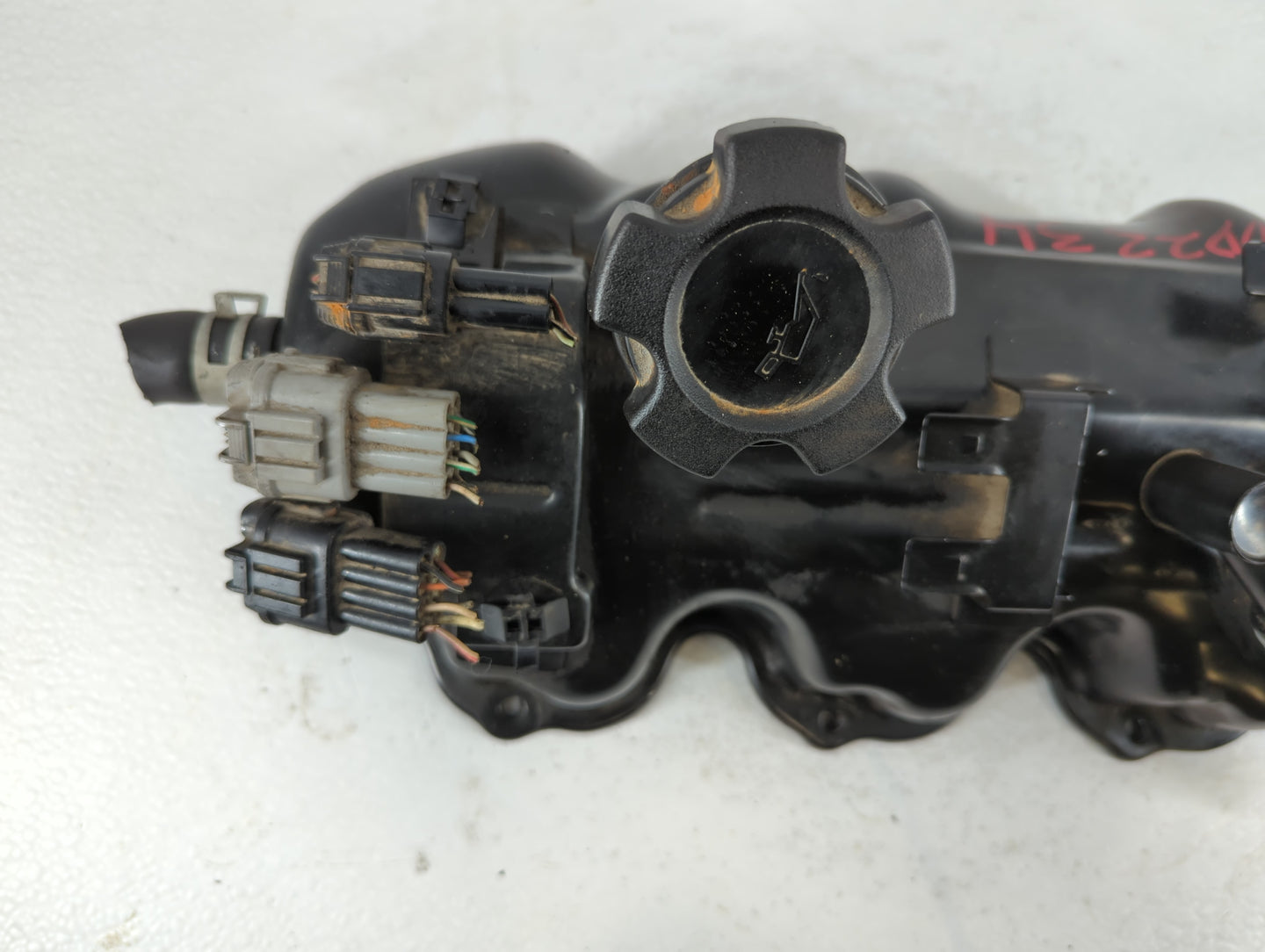 1999 Infiniti Qx4 Driver Left Cylinder Head Valve Cover Fits OEM Used Auto Parts - Oemusedautoparts1.com