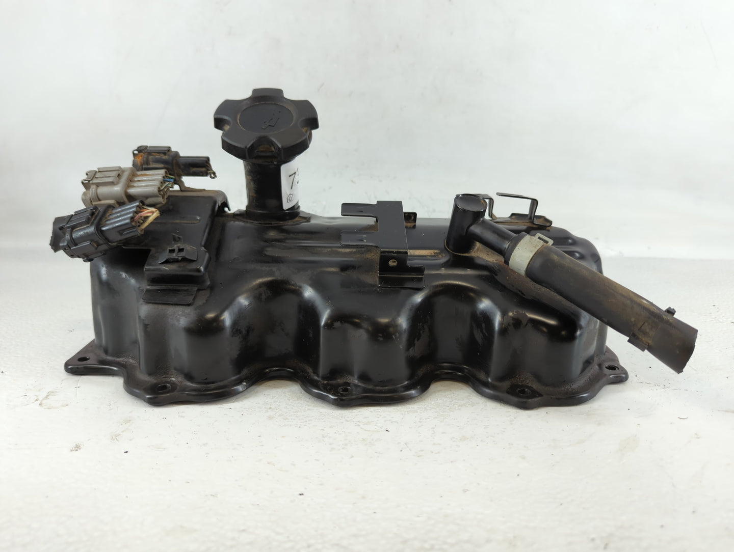 1999 Infiniti Qx4 Driver Left Cylinder Head Valve Cover Fits OEM Used Auto Parts - Oemusedautoparts1.com
