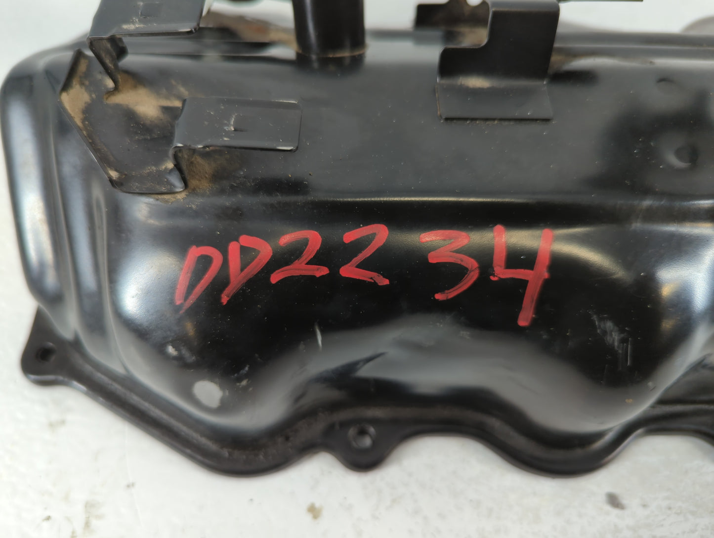 1999 Infiniti Qx4 Driver Left Cylinder Head Valve Cover Fits OEM Used Auto Parts - Oemusedautoparts1.com