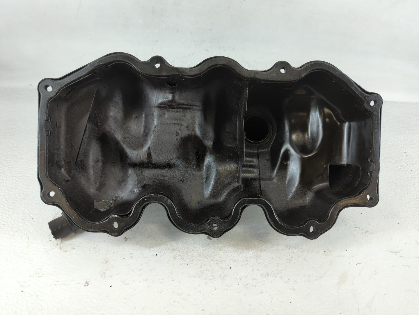 1999 Infiniti Qx4 Driver Left Cylinder Head Valve Cover Fits OEM Used Auto Parts - Oemusedautoparts1.com