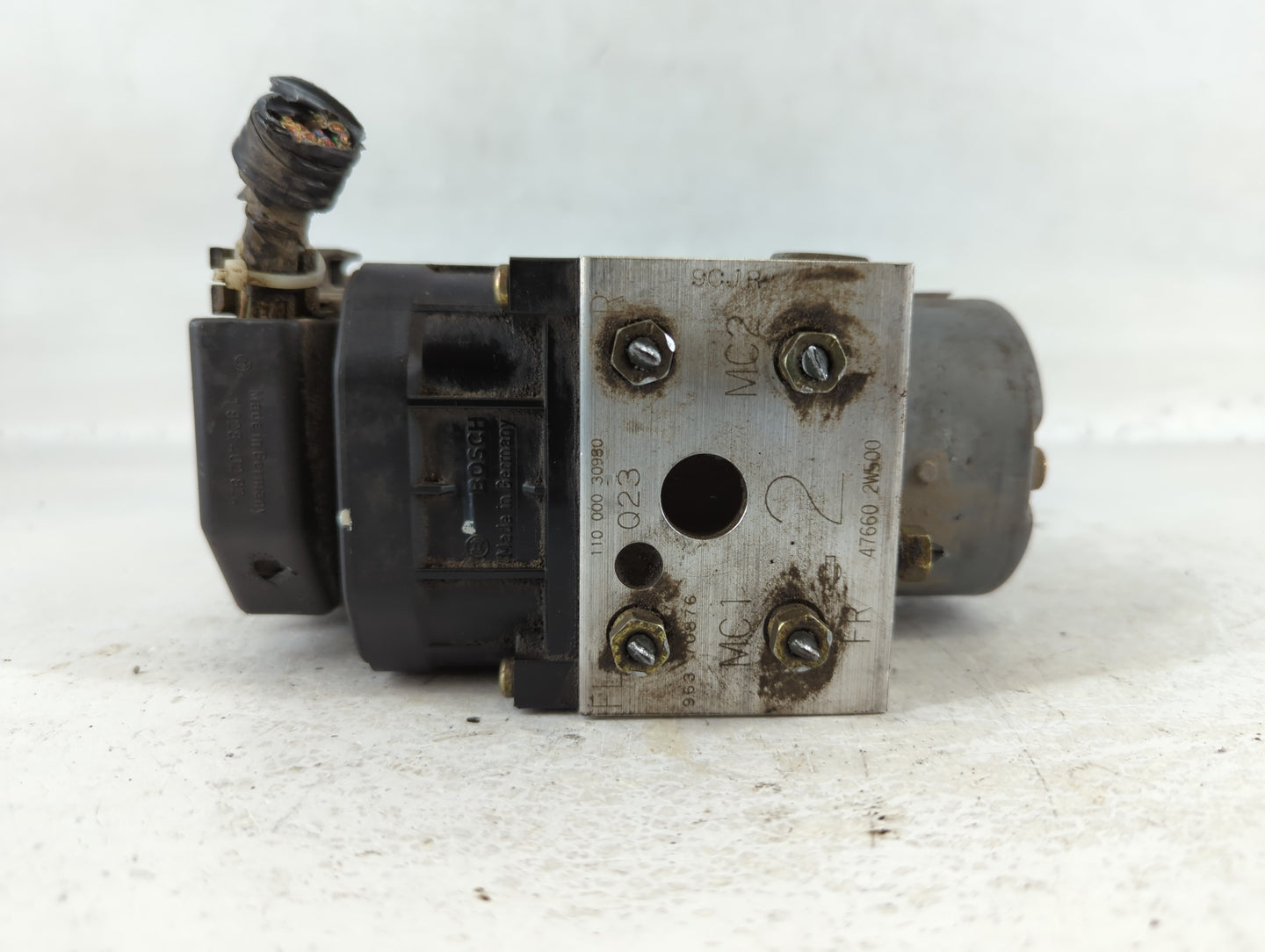 1999 Infiniti Qx4 ABS Pump Control Module Replacement P/N:990303623 E0082, N30HU-415 Fits OEM Used Auto Parts - Oemusedautop