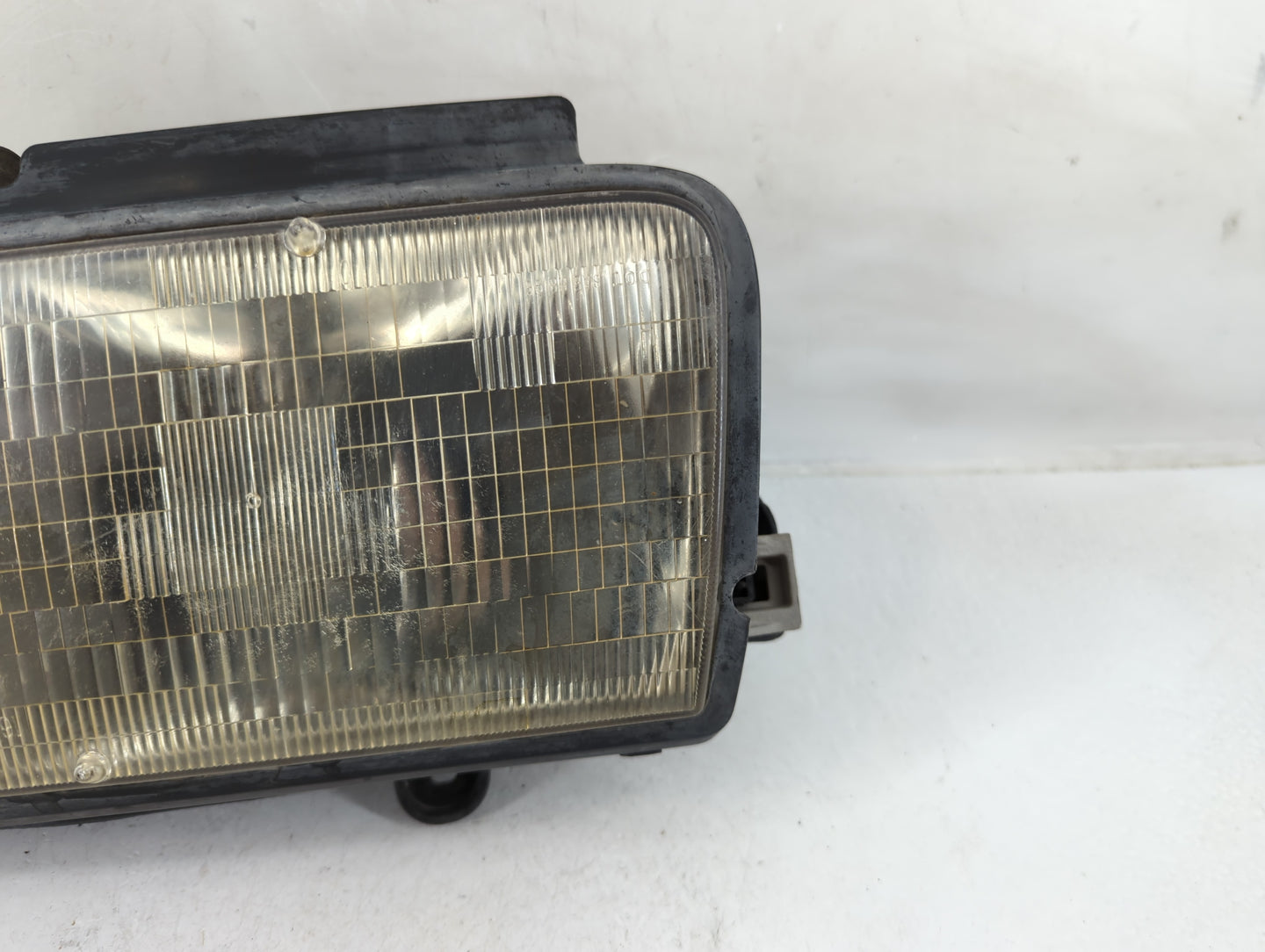 1999 Isuzu Rodeo Driver Left Oem Head Light Headlight Lamp - Oemusedautoparts1.com