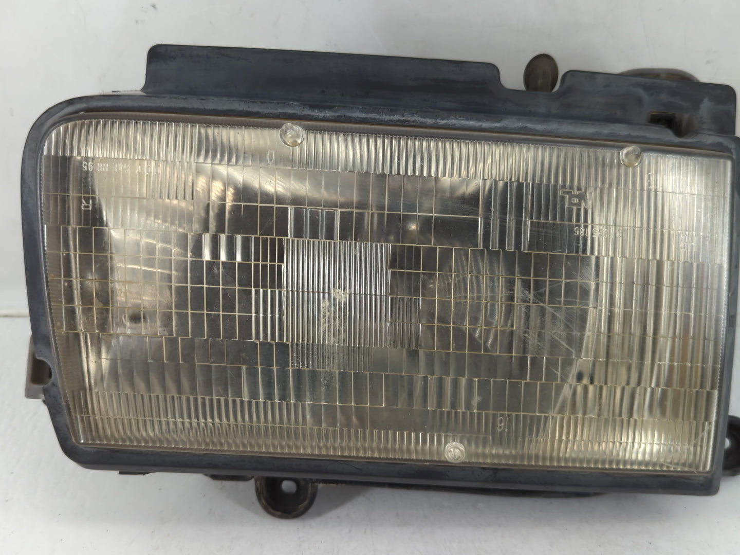 1999 Isuzu Rodeo Passenger Right Oem Head Light Headlight Lamp - Oemusedautoparts1.com