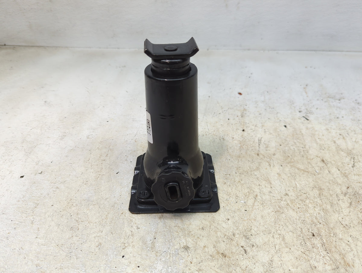 1999 Jeep Cherokee Spare Scissor Car Jack - Oemusedautoparts1.com
