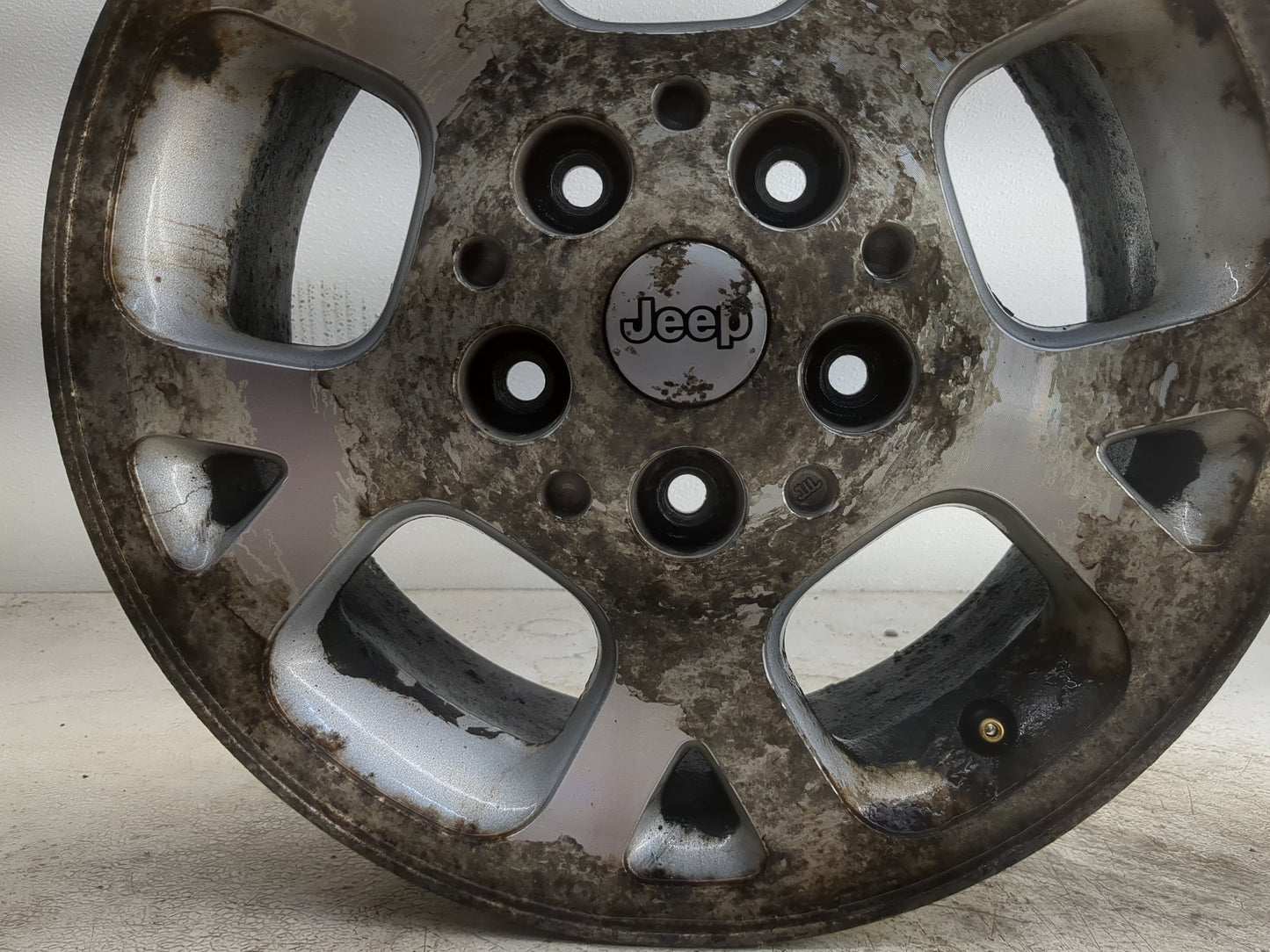 1999-2003 Jeep Grand Cherokee Oem Wheel Rim - Oemusedautoparts1.com