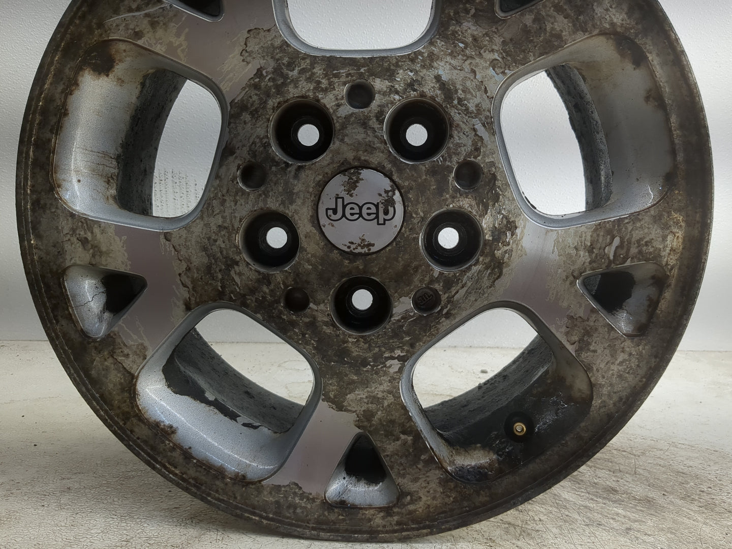 1999-2003 Jeep Grand Cherokee Oem Wheel Rim - Oemusedautoparts1.com