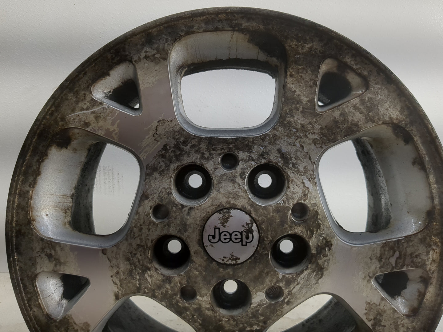 1999-2003 Jeep Grand Cherokee Oem Wheel Rim - Oemusedautoparts1.com