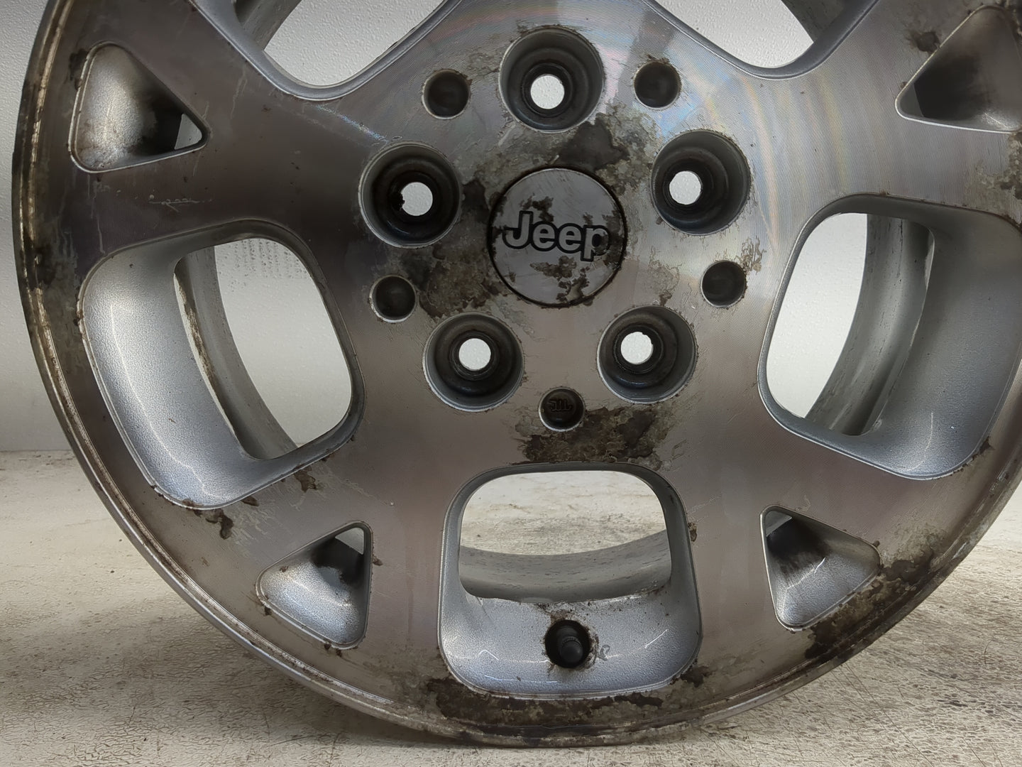 1999-2003 Jeep Grand Cherokee Oem Wheel Rim - Oemusedautoparts1.com