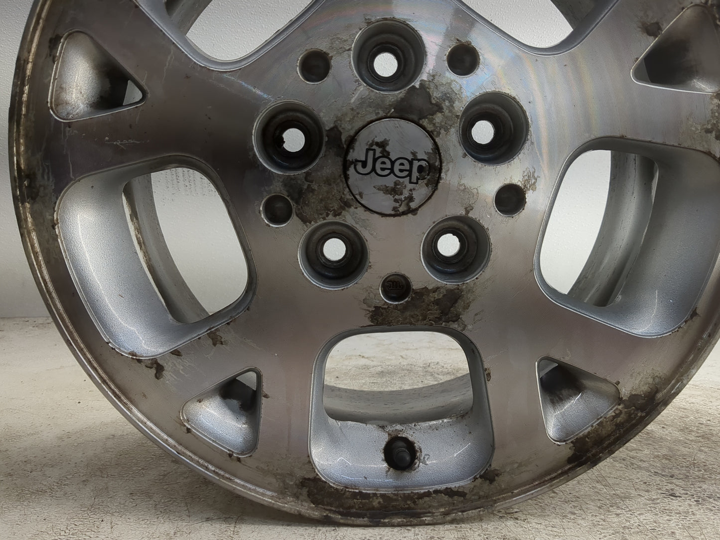 1999-2003 Jeep Grand Cherokee Oem Wheel Rim - Oemusedautoparts1.com