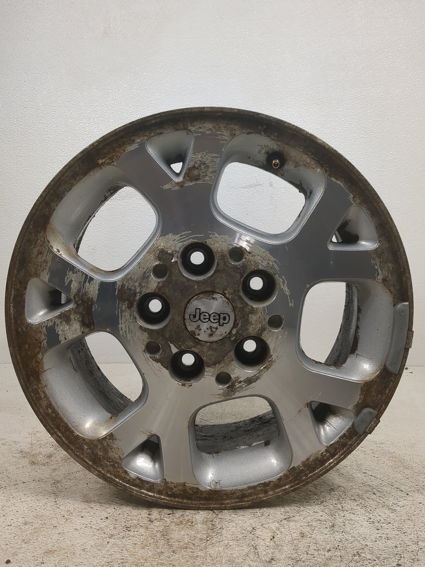 1999-2003 Jeep Grand Cherokee Oem Wheel Rim - Oemusedautoparts1.com