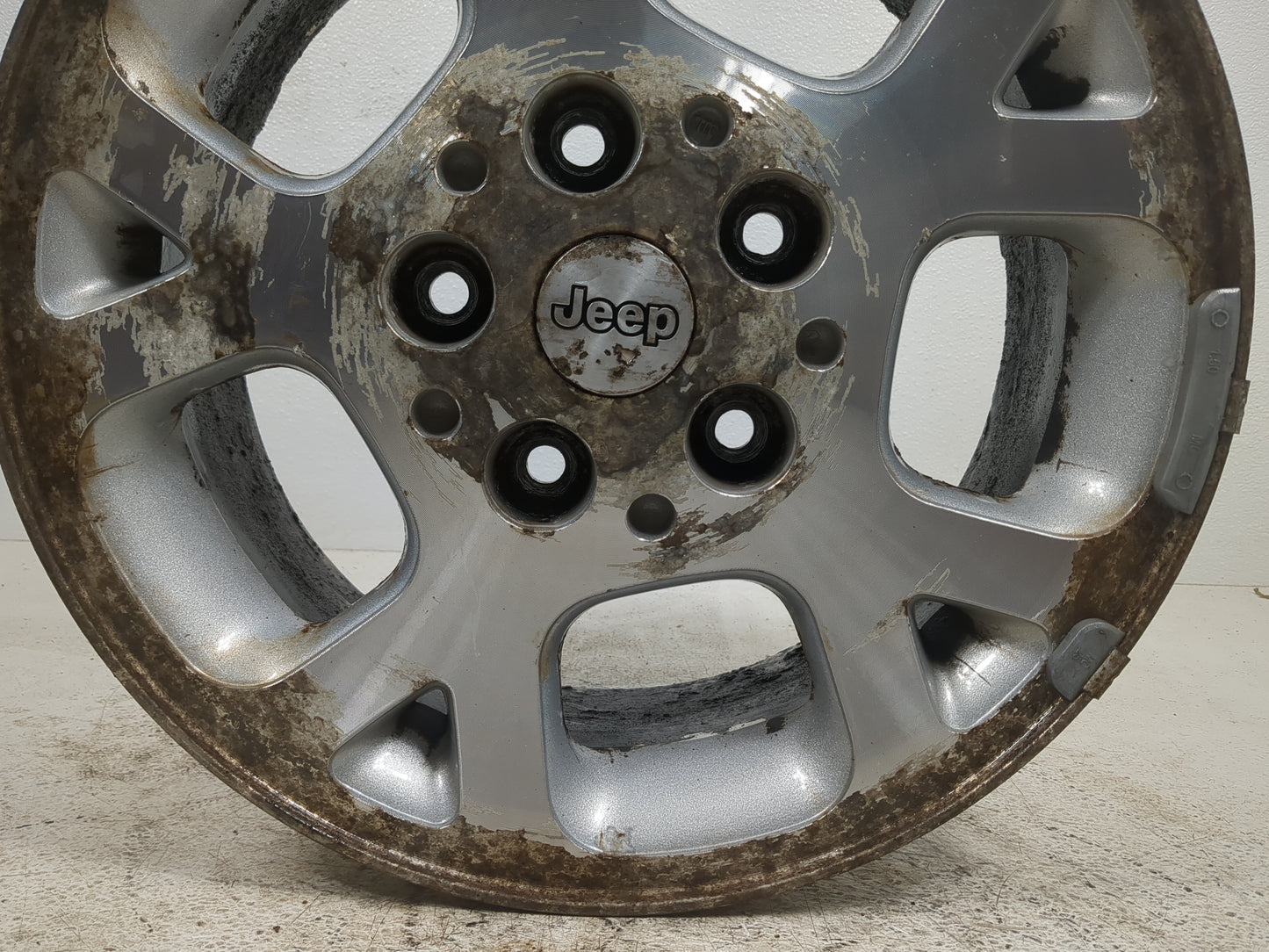 1999-2003 Jeep Grand Cherokee Oem Wheel Rim - Oemusedautoparts1.com