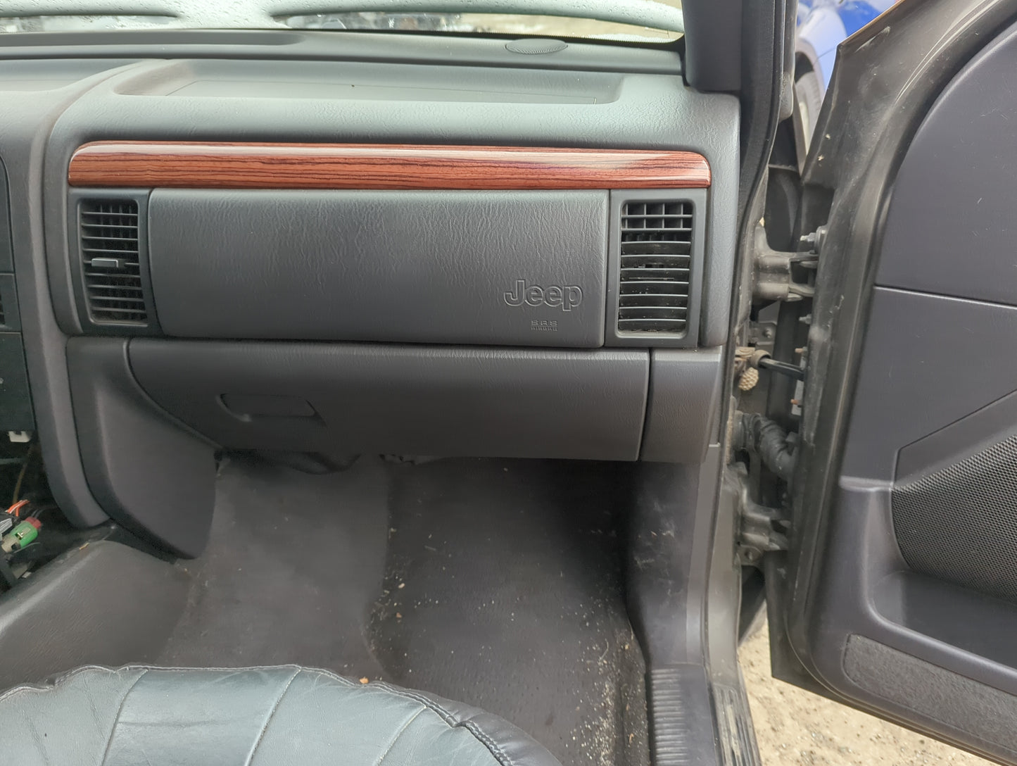 1999 Jeep Grand Cherokee Passenger Glove Box Door Storage Compartment - Oemusedautoparts1.com