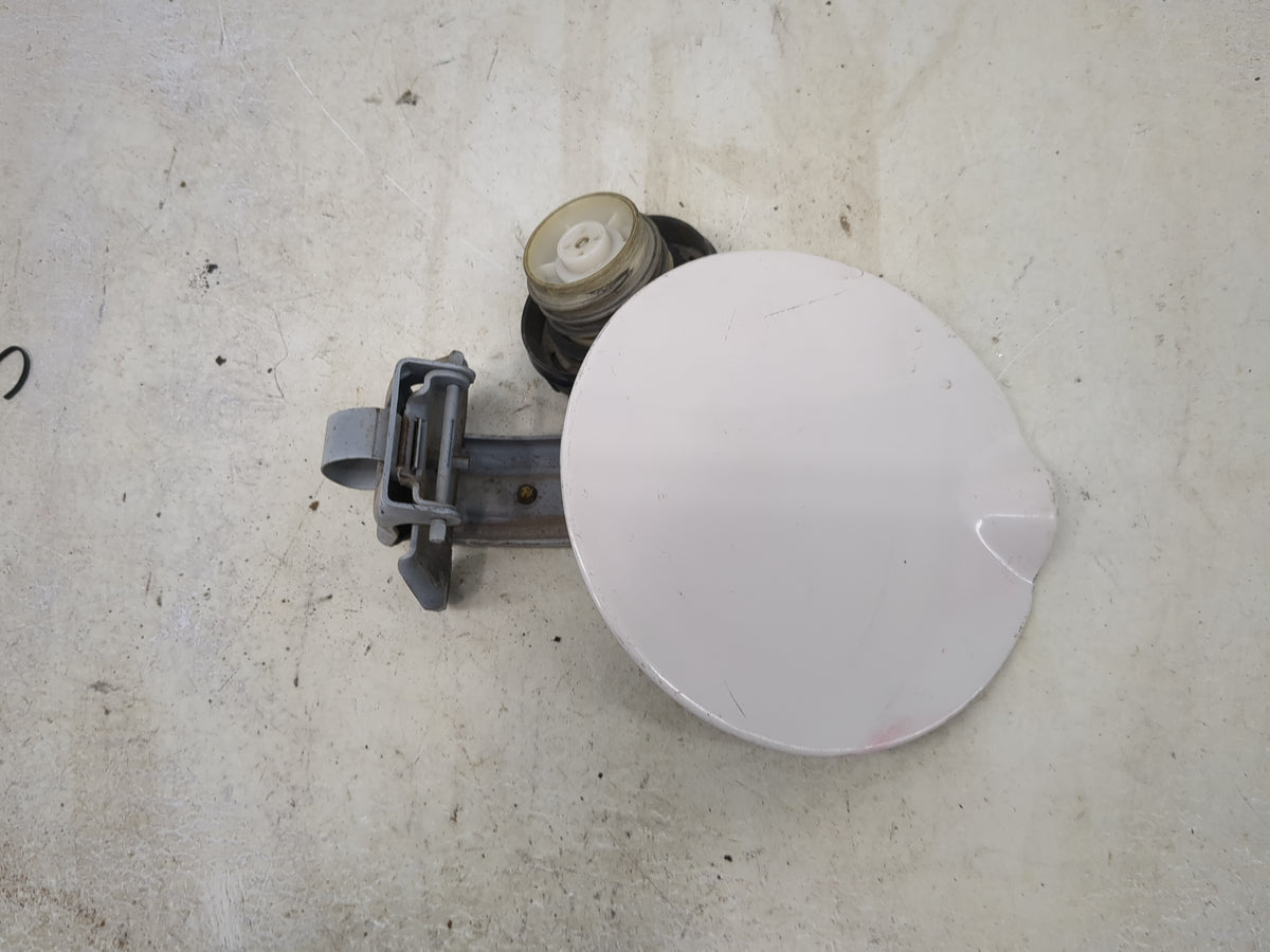 1999 Jeep Grand Cherokee Fuel Tank Door Lid Gas Tank White - Oemusedautoparts1.com