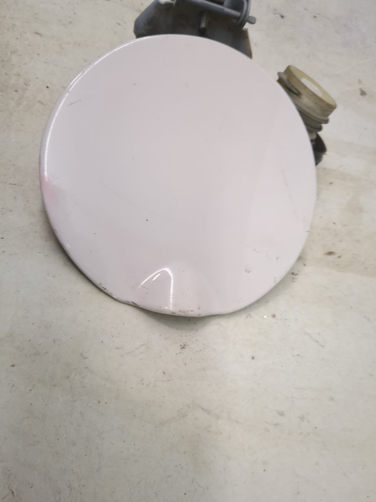 1999 Jeep Grand Cherokee Fuel Tank Door Lid Gas Tank White - Oemusedautoparts1.com