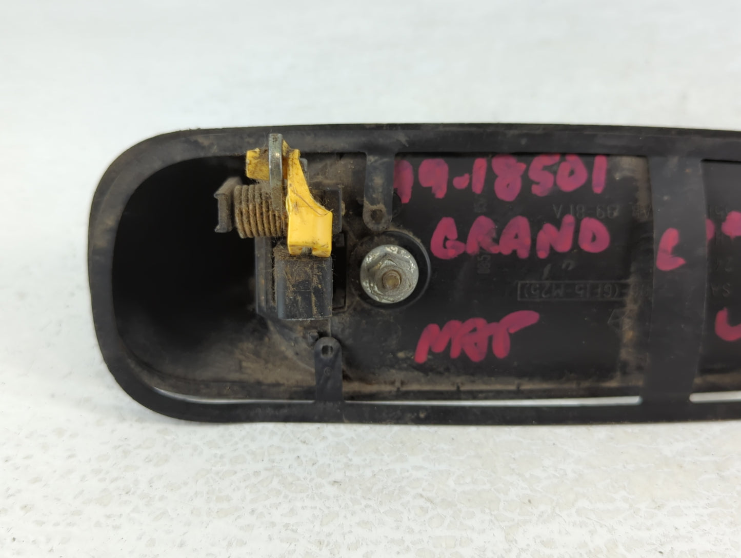 1999 Jeep Grand Cherokee Driver Front Left Door Handle Exterior Assembly - Oemusedautoparts1.com