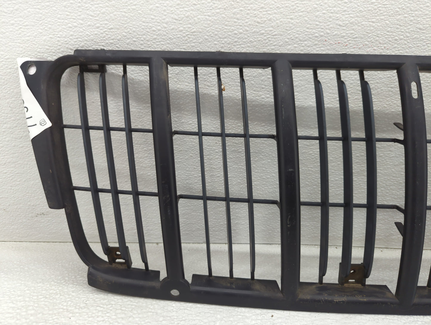 1999-2003 Jeep Grand Cherokee Front Grille Bumper Not Included - Oemusedautoparts1.com