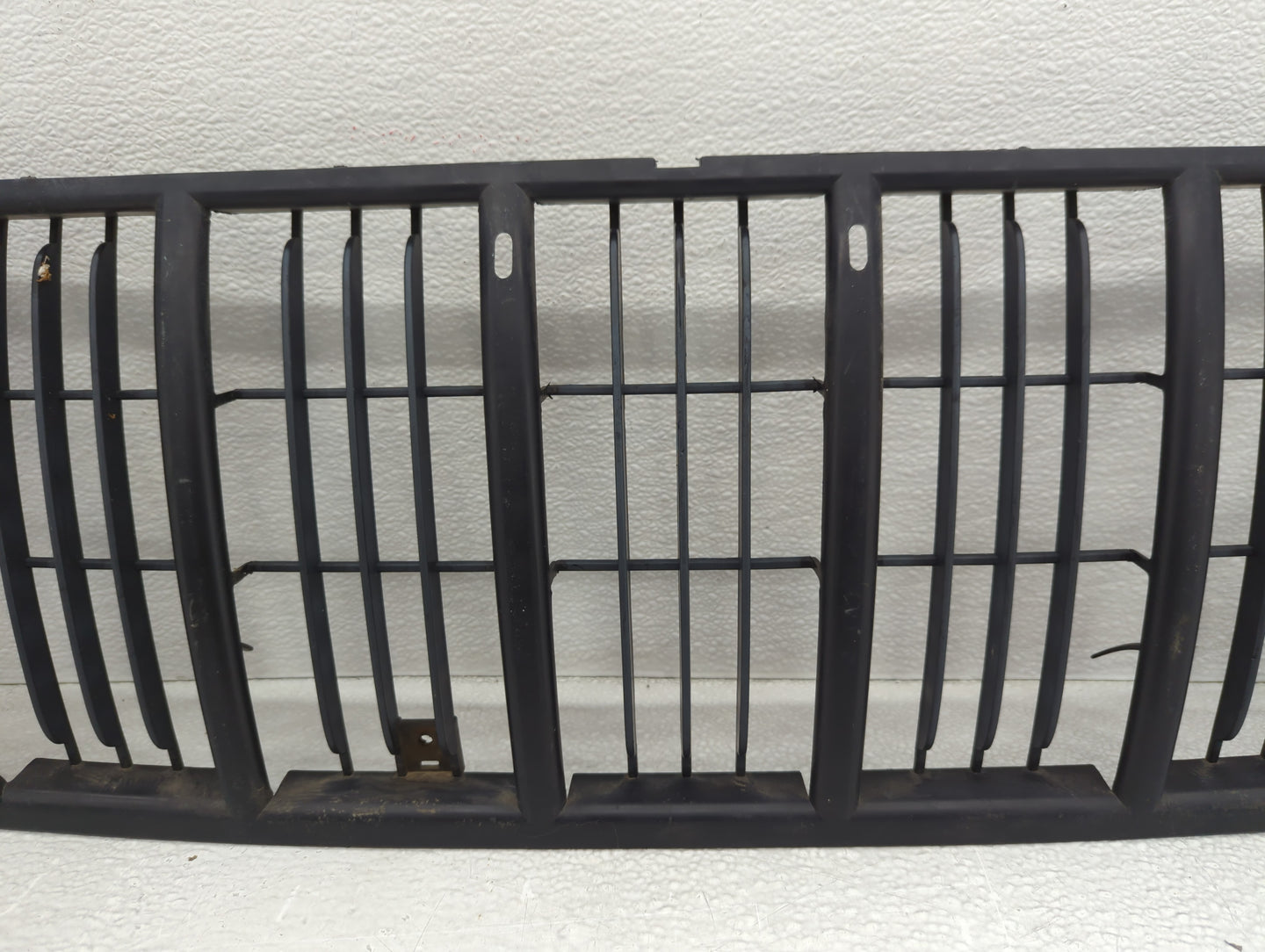 1999-2003 Jeep Grand Cherokee Front Grille Bumper Not Included - Oemusedautoparts1.com