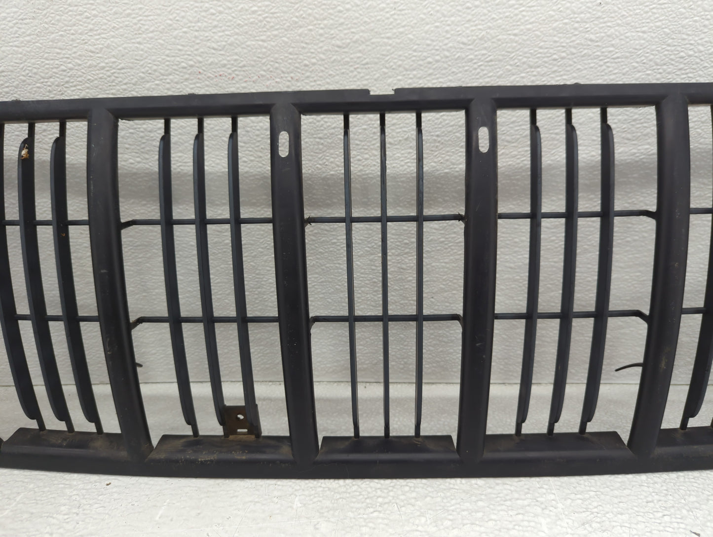 1999-2003 Jeep Grand Cherokee Front Grille Bumper Not Included - Oemusedautoparts1.com