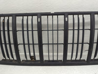 1999-2003 Jeep Grand Cherokee Front Grille Bumper Not Included - Oemusedautoparts1.com