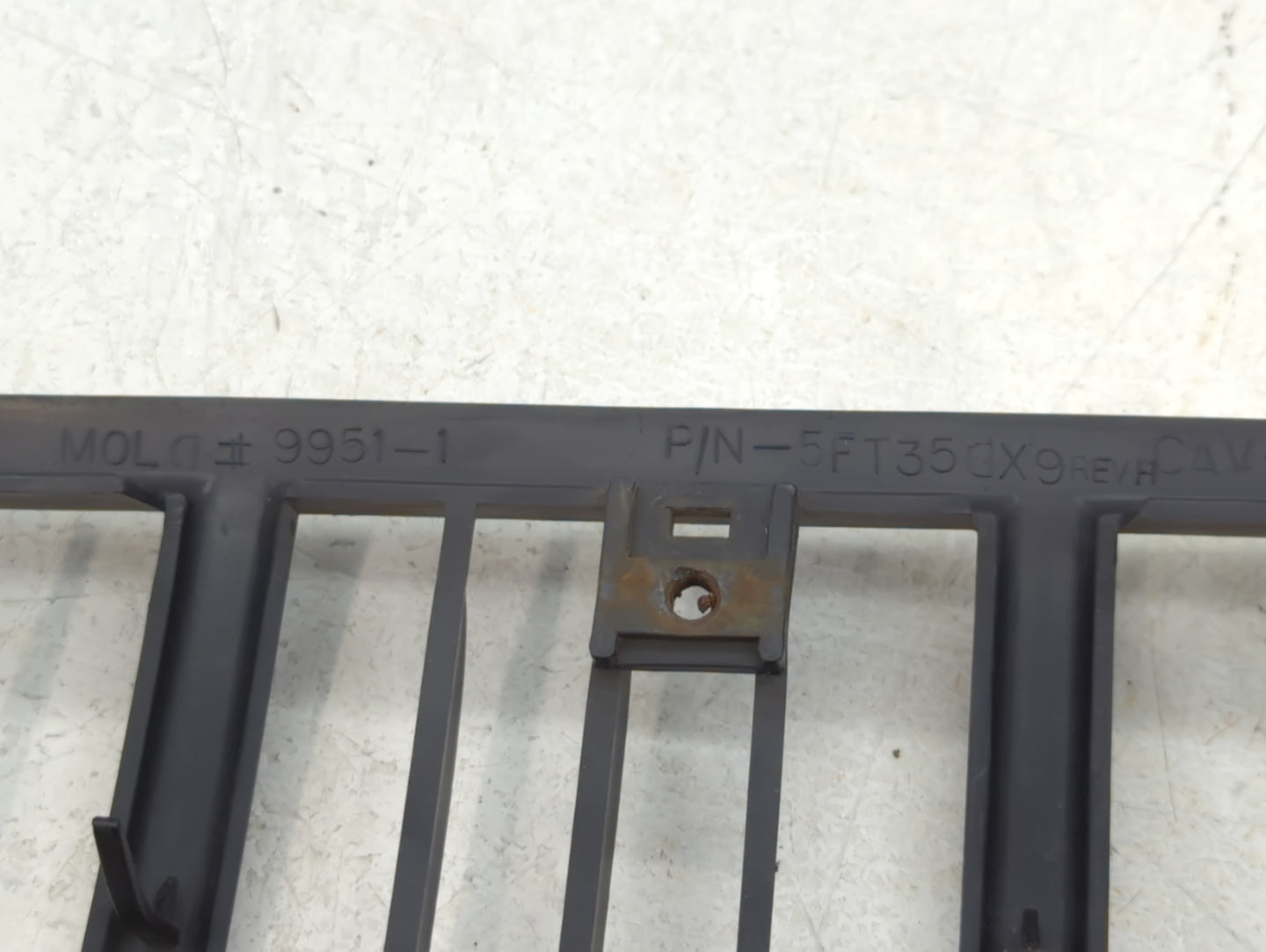 1999-2003 Jeep Grand Cherokee Front Grille Bumper Not Included - Oemusedautoparts1.com
