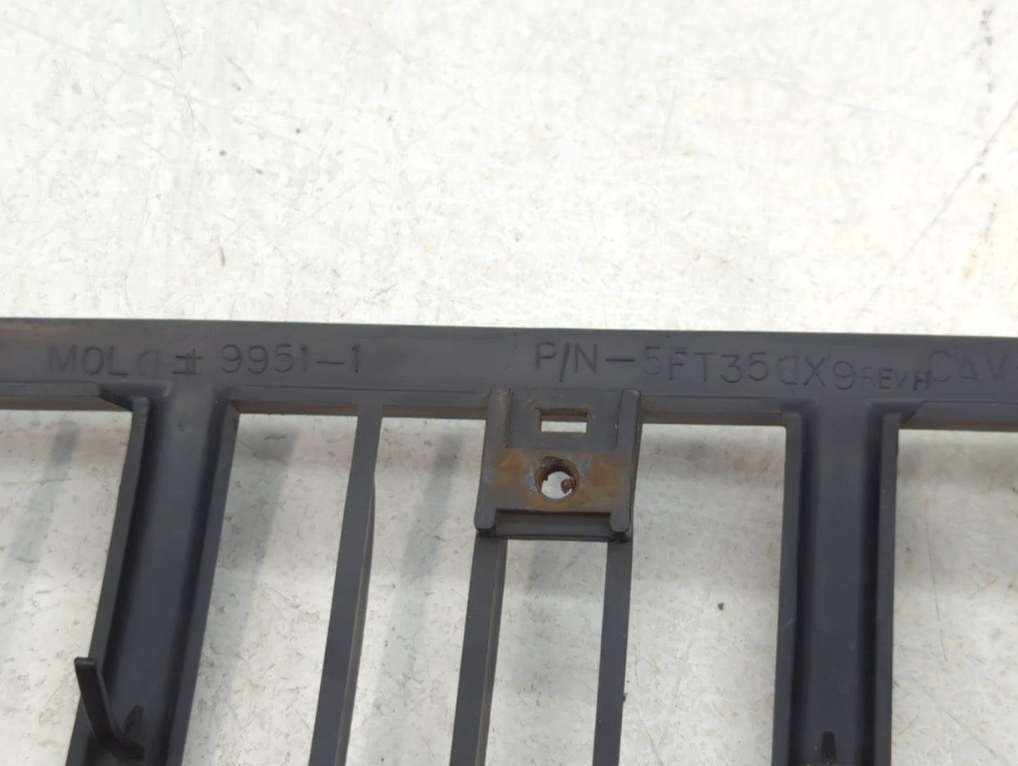 1999-2003 Jeep Grand Cherokee Front Grille Bumper Not Included - Oemusedautoparts1.com