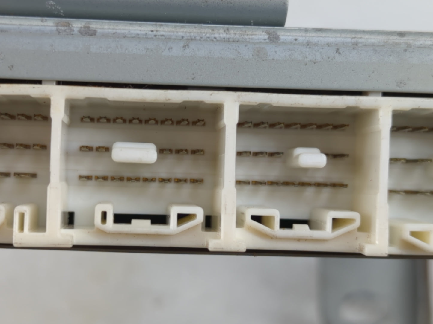 1999-2000 Lexus Rx300 Chassis Control Module Ccm Bcm Body Control - Oemusedautoparts1.com