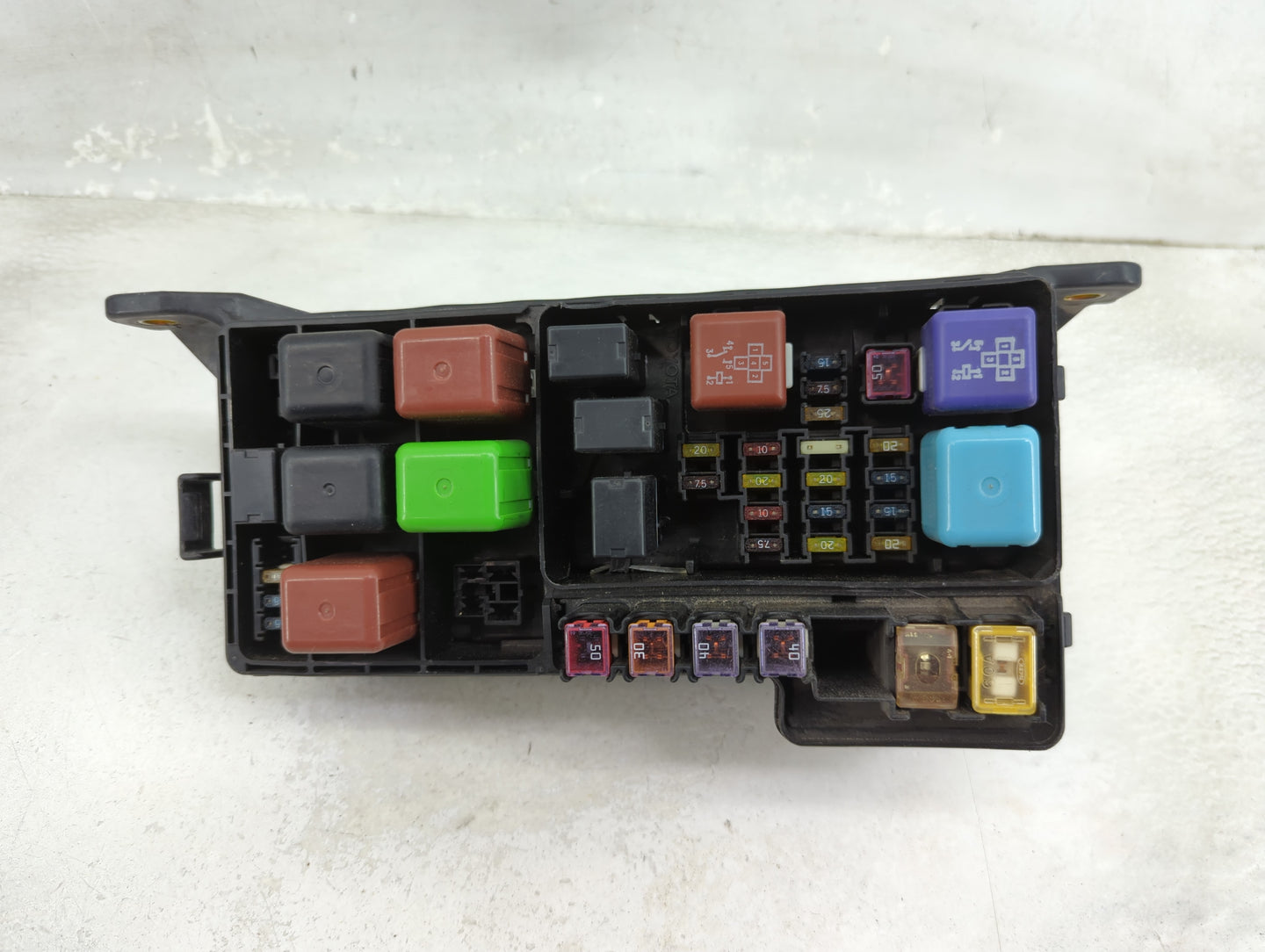 1999 Lexus Rx300 Fusebox Fuse Box Panel Relay Module Fits OEM Used Auto Parts - Oemusedautoparts1.com